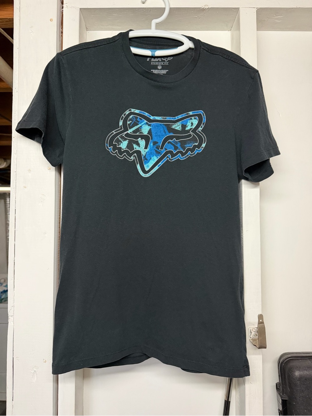 Fox Men’s Black Short Sleeve Tee with Blue Camo Fox Head Medium